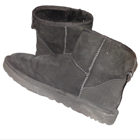 Classic Mini UGGs- Size 9, black color - Picture 1 of 11
